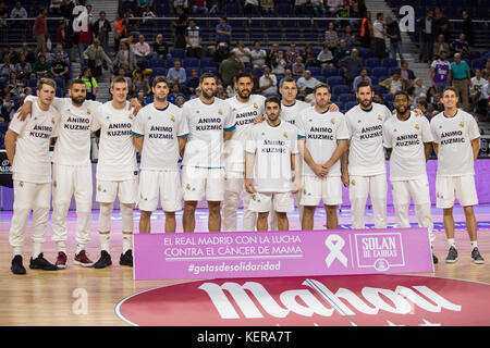 Madrid, Spagna. 22 ottobre 2017. Giocatori del Real Madrid durante la vittoria del Real Madrid su Unicaja Málaga (99 - 85) in Liga Endesa regolare partita di stagione (giorno 5) celebrata a Madrid al Wizink Center. 22 Ottobre 2017 credito: Juan Carlos García Mate/Pacific Press/Alamy Live News Foto Stock