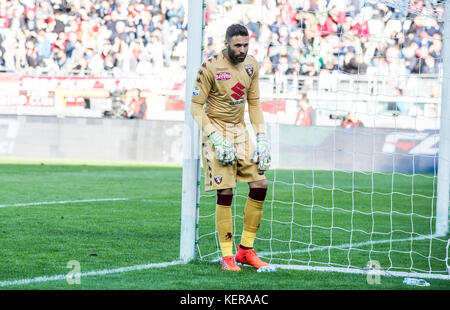 Torino, Italia. 22 ottobre, 2017. salvatore sirigu (torino fc) durante la serie a nella partita: Torino FC vs as roma presso lo stadio olimpico grande Torino Torino, 22 ottobre 2017, Italia credito: alberto gandolfo/Pacific press/alamy live news Foto Stock