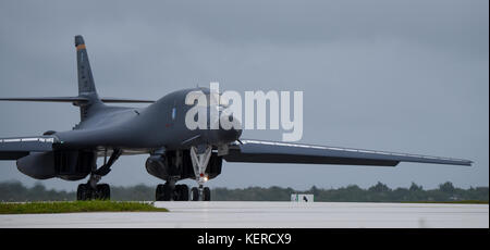 Stati Uniti Air Force B-1 Lancer decolla presso Andersen Air Force Base, Guam Foto Stock