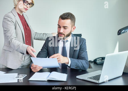 Il brainstorming sul progetto comune Foto Stock