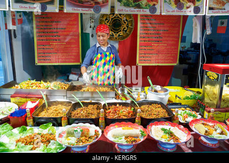 Londra Bricklane. Venditore di Street food che vende cibo messicano. Street food Regno Unito. Street food Londra. London Brick Lane Foto Stock