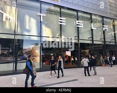 Tesla Motors showroom di Stoccarda, Germania Foto Stock