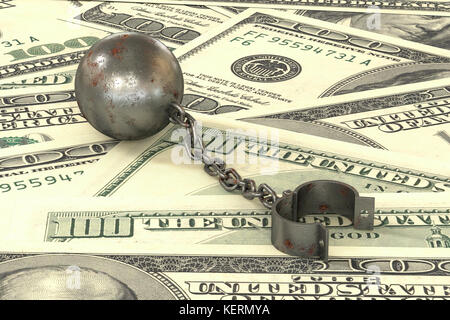3d: illustrazione di ferro arrugginito la sfera e la catena collegata al bracciale aperto giacente sul dollaro banconote dello sfondo. Il concetto di business del debito Foto Stock