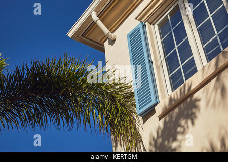 Architettura in regent village, una delle principali aree dello shopping in Providenciales, più touristed delle isole Turks e Caicos, nei Caraibi Foto Stock