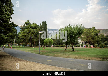 Budva, Montenegro - agosto 16, 2017: parco in budva Foto Stock