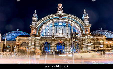 Stazione centrale di Francoforte (hauptbahnhof) di notte Foto Stock