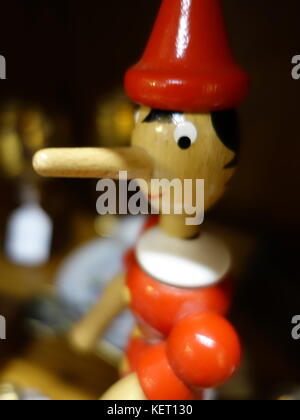 Un vintage in legno di figurine di Pinocchio Foto Stock