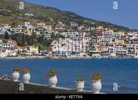 Batsi resort all'isola di Andros, Cicladi Grecia Foto Stock