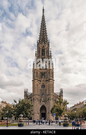 Facciata del Buen Pastor Cattedrale che si trova nella città di San Sebastian, Guipuzcoa, Paesi Baschi Foto Stock