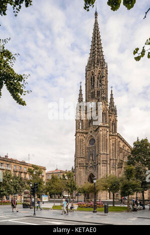 Facciata del Buen Pastor Cattedrale che si trova nella città di San Sebastian, Guipuzcoa, Paesi Baschi Foto Stock