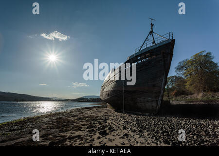 Barca abbandonata,Corpach,Loch Linnhe Foto Stock