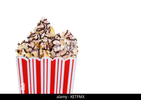 Primo piano il contenitore del cioccolato lampone popcorn Foto Stock
