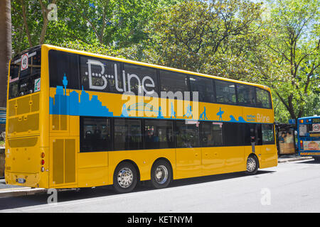 Nuovo giallo di Sydney double decker bus di linea per la linea B servizio bus percorso lungo pittwater road nord di Sydney, Australia Foto Stock