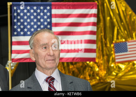 Speyer, Germania. 21 ottobre 2017. Astronauta Apollo 7 Ronnie Walter „Walt“ Cunningham (* 16. März 1932 a Creston, Iowa, USA) visita il Technik Museum Foto Stock