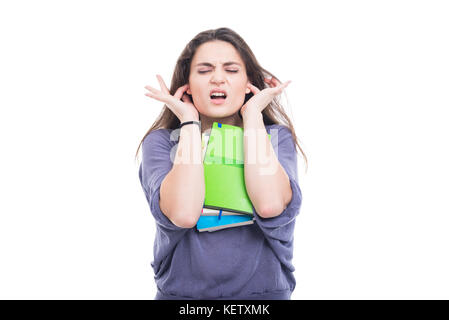 Giovane studente di college che copre le sue orecchie. sentire alcun male concetto Foto Stock