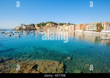 La Baia del silenzio e la vista sul centro storico di Sestri Levante sulla Riviera Italiana, Liguria, Italia Foto Stock