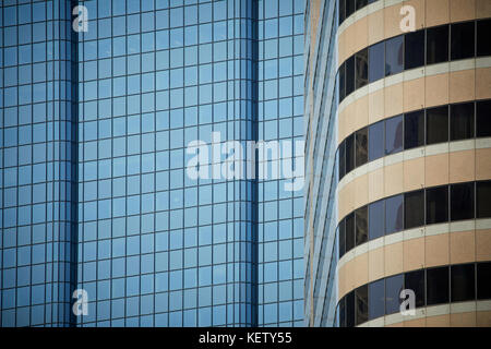 Boston Massachusetts New England America del nord Stati uniti d'America , close up modelli astratti di 100 alta su High Street Foto Stock