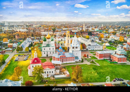 Vista aerea sulle chiese in città vecchia (Kremlin) di Kolomna, Oblast di Mosca, Russia Foto Stock