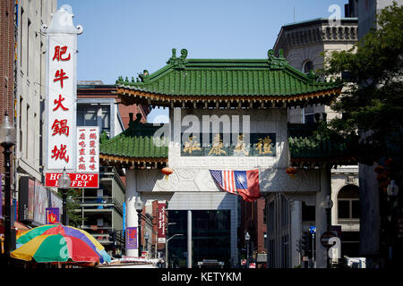 Boston Massachusetts New England America del nord Stati uniti d'America , Chinatown Paifang arch gate. Foto Stock