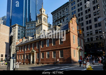 Boston Massachusetts New England America del Nord STATI UNITI D'AMERICA, landmark Old State House, il museo e la stazione della metropolitana sulla strada statale Foto Stock
