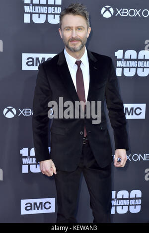 Chris Hardwick partecipa alla premiere della stagione 8 di AMC "The Walking Dead" e alla celebrazione del 100° episodio al Greek Theatre il 22 ottobre 2017 a Los Angeles, California. | Verwendung weltweit Foto Stock