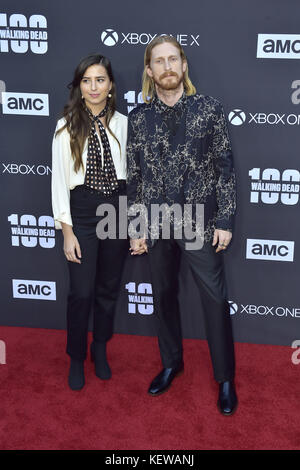 Austin Amelio e gli ospiti partecipano alla premiere della stagione 8 di AMC 'The Walking Dead' e alla celebrazione del 100° episodio al Greek Theatre il 22 ottobre 2017 a Los Angeles, California. | Verwendung weltweit Foto Stock