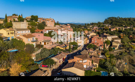 Roussillon Villaggio, costruito da una pietra arenaria rossa Foto Stock