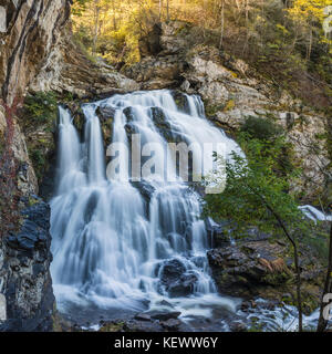 Il fiume cullasaja cascades attraverso una gola inferiore culasaja cade nel nantahala foresta nazionale nei pressi di highlands, Carolina del nord Foto Stock