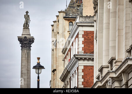 Nelson la colonna per commemorare l'ammiraglio Horatio Nelson dallo scultore Edward Hodges Baily a Londra la città capitale d'Inghilterra Foto Stock