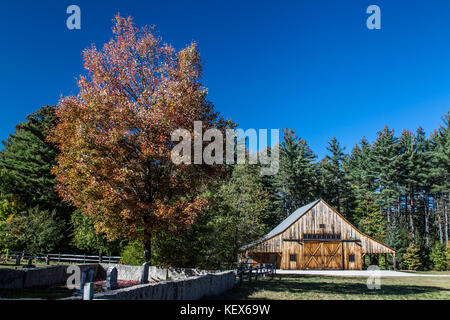 Fienile al cimitero Passaconaway, Kancamagus Highway, New Hampshire (precedentemente chiamato Russell Colbath cimitero) Foto Stock