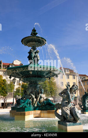 Ottocentesca fontana nel centro storico di Lisbona. Portogallo Foto Stock