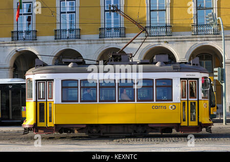 Tram a Terreiro do Paço, Lisbona. Portogallo Foto Stock