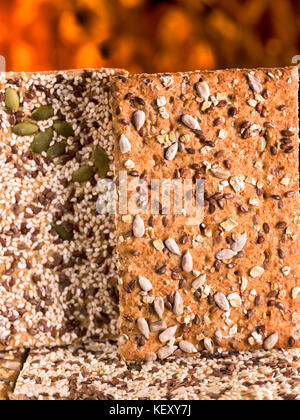 Due coperte di grano pane croccante come una chiusura photographCrisp macro-pane Foto Stock