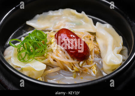 Zuppa coreano con Apple Foto Stock