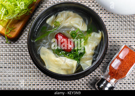 Zuppa coreano con Apple Foto Stock