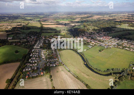 Una veduta aerea del villaggio di Bure sul confine di Essex e Suffolk Foto Stock