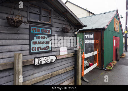 Capannone di stagno 1940s Museum a Laugharne, Carmarthenshire, Galles Foto Stock