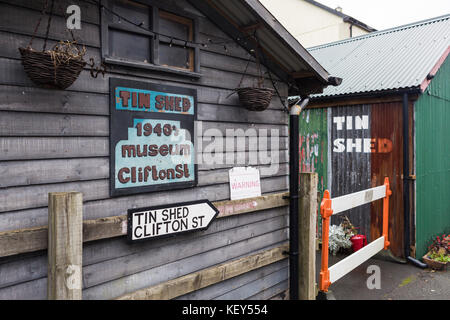 Capannone di stagno 1940s Museum a Laugharne, Carmarthenshire, Galles Foto Stock