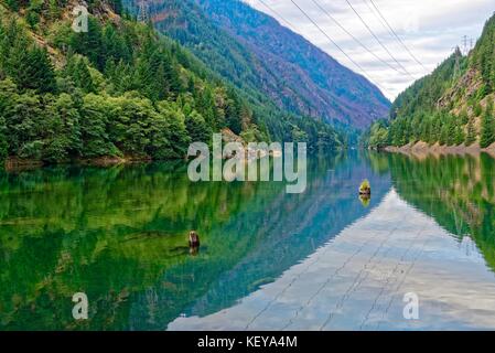 Gorge lago nel parco nazionale delle cascate del nord, Washington Foto Stock