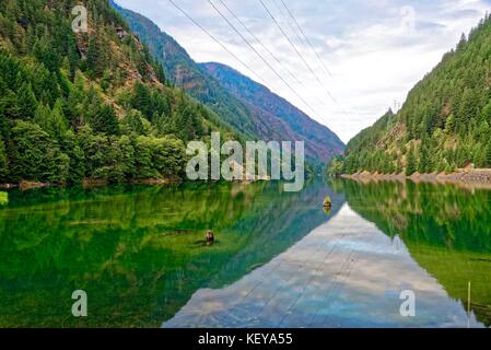 Gorge lago nel parco nazionale delle cascate del nord, Washington Foto Stock