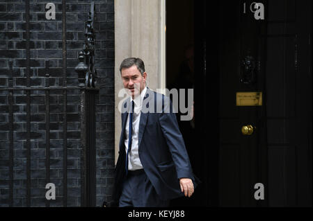 Il Segretario al lavoro e alle pensioni David Gauke lascia 10 Downing Street, Londra, dopo una riunione del Gabinetto. Foto Stock