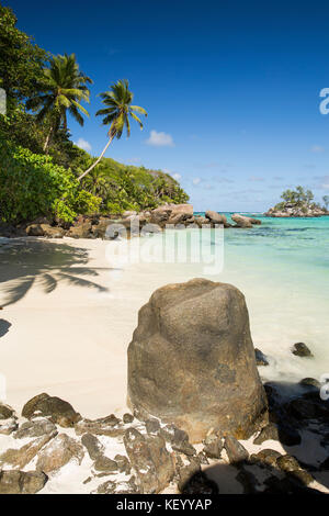 La Seychelles, Mahe, Anse Royale, Ile Souris, spiaggia, roccia di granito scolpite dal mare Foto Stock