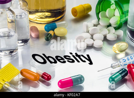 Obesità, medicinali come concetto di trattamento ordinario, immagine concettuale Foto Stock