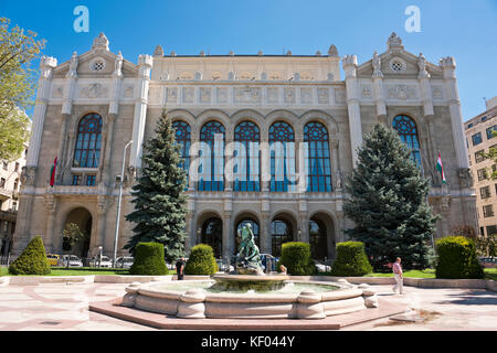 Vista orizzontale della Vigadó Concert Hall di Budapest. Foto Stock