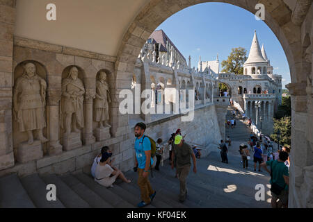 Vista orizzontale del Bastione del Pescatore a Budapest. Foto Stock