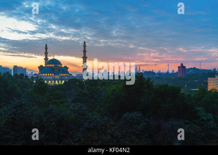 Majestic sunrise a Kuala Lumpur territorio federale (moschea masjid wilayah persekutuan) Foto Stock