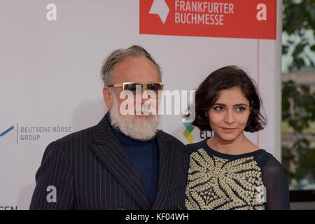 Francoforte, Germania. 10 ottobre 2017. Friedrich Liechtenstein (* 1956), musicista e attore tedesco, con Pegah Ferydoni (* 1983), attrice tedesca e voi Foto Stock