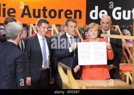 Francoforte, Germania. 10 ottobre 2017. il presidente francese Emmanuel Macron e la cancelliera tedesca Angela Merkel, Frankfurt Bookfair / Buchmesse Frankfurt 201 Foto Stock