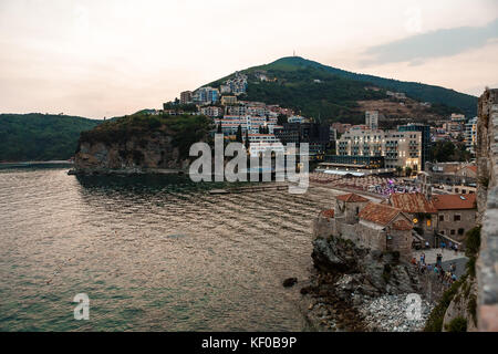 Budva, Montenegro - agosto 16, 2017: vista di Budva dal mare, Montenegro Foto Stock