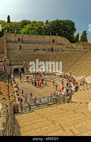 Grand Theatre presso le rovine di una città romana di Pompei a Pompei Scavi, vicino a Napoli, Italia. Foto Stock